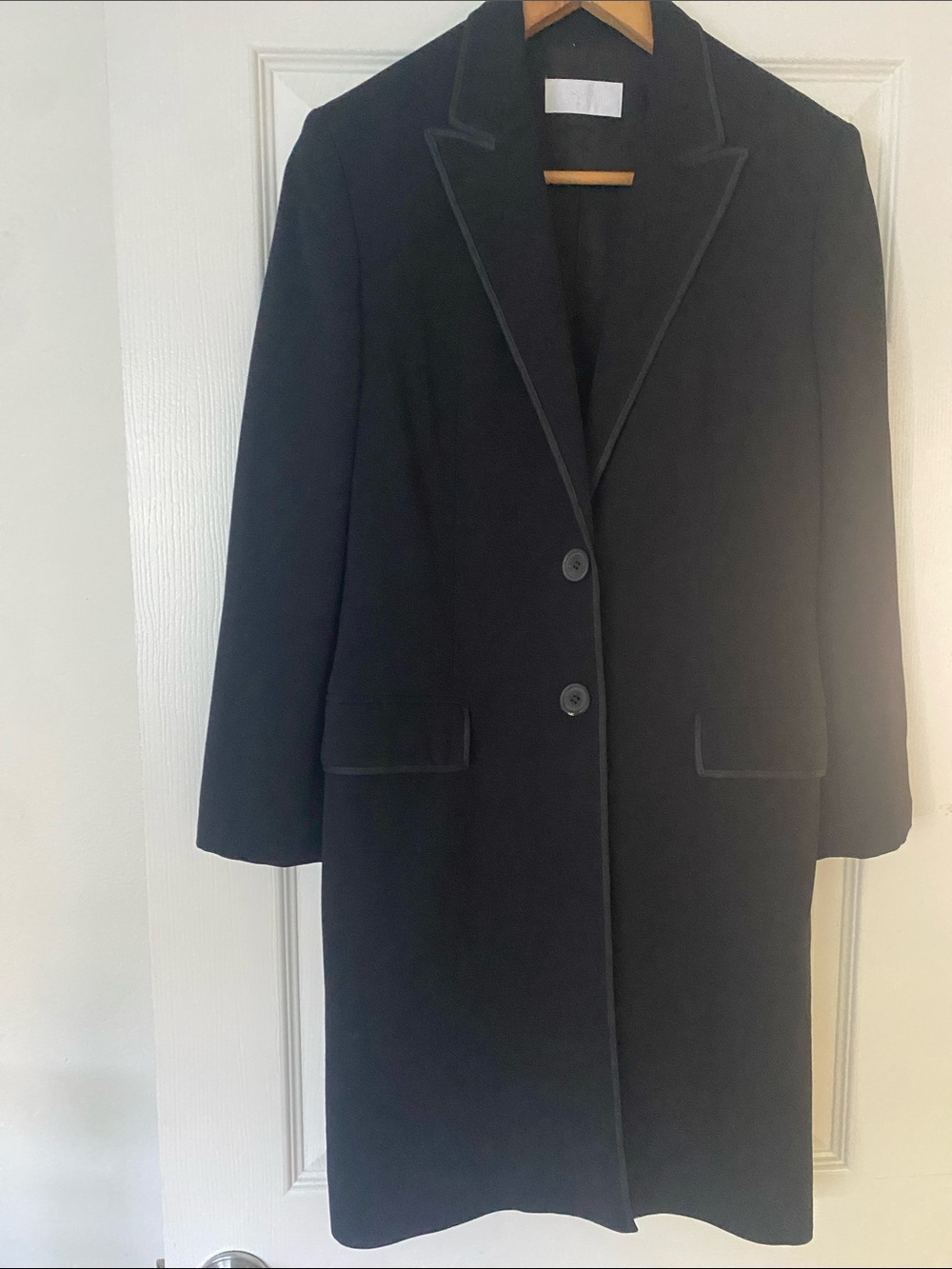 Classic Black Women’s Blazer with Contrasting Piping